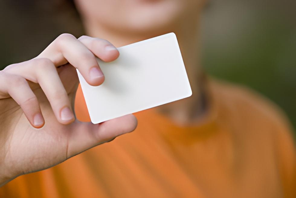 Imagem da Impressão de crachás sob demanda: reduza o custo eterno pelo pontual